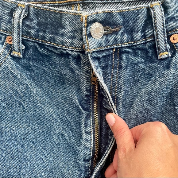 Levi's Jeans 38x32 505 Straight Fit Medium to Dark Wash Blue Jeans - Picture 3 of 8